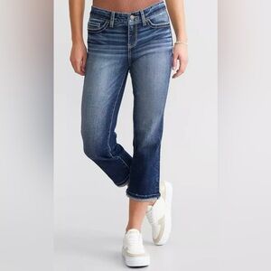 Buckle BKE Denim Sabrina Capri Low Rise Distressed Jeans 💗